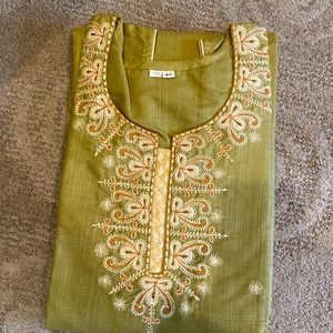 Pretty Sleeveless, mehndi green  embroidered kurta chudidar.